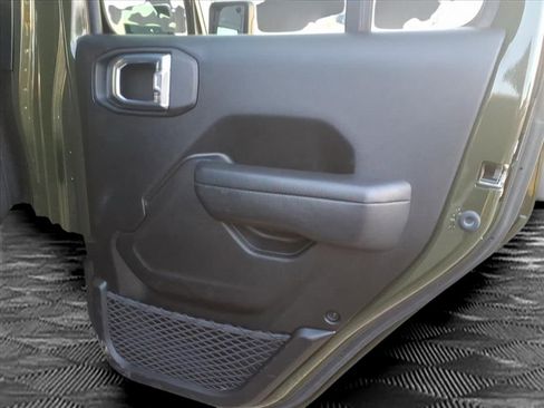 Used 2022 Jeep Gladiator Sport image 18