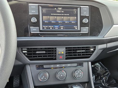 Used 2022 Volkswagen Jetta S image 20