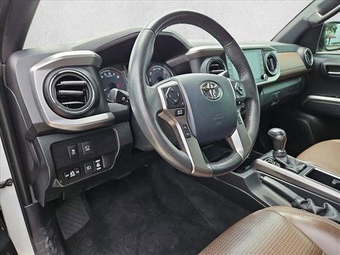Used 2020 Toyota Tacoma Limited AWD/4WD image 9