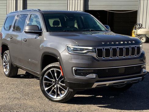 Used 2022 Jeep Wagoneer Series III w/ Premium Group I image 35