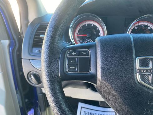 Used 2018 Dodge Grand Caravan SE w/ UConnect Hands-Free Group image 16