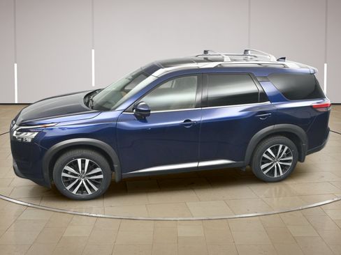 Used 2024 Nissan Pathfinder Platinum AWD/4WD image 40