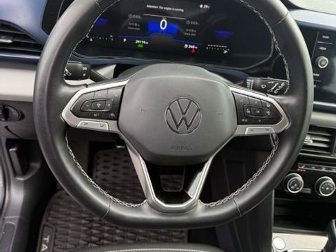 Used 2023 Volkswagen Taos SE image 18