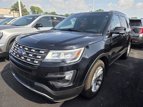 Used 2018 Ford Explorer XLT w/ Equipment Group 202A AWD/4WD image 1