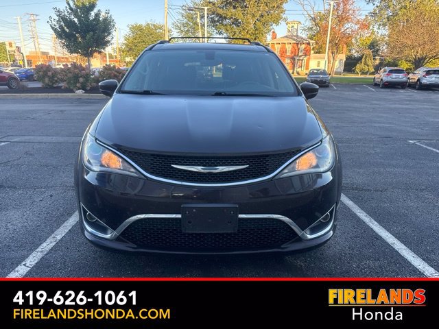 Used 2017 Chrysler Pacifica Touring-L Plus w/ Tire & Wheel Group FWD image 8