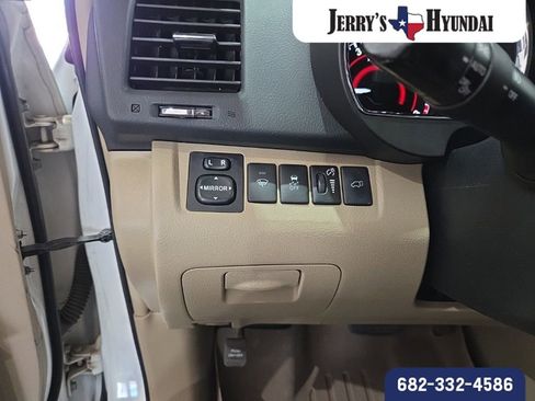 Used 2012 Toyota Highlander Limited w/ Tow Pkg image 14