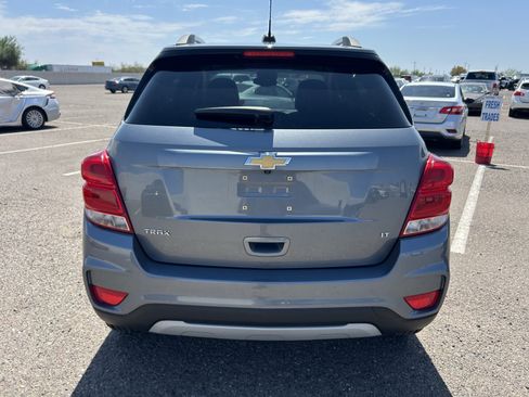 Used 2019 Chevrolet Trax LT w/ LT Convenience Package FWD image 4
