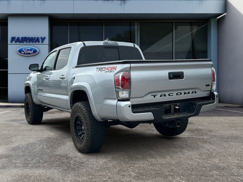 Used 2022 Toyota Tacoma TRD Sport w/ Technology Package AWD/4WD image 4