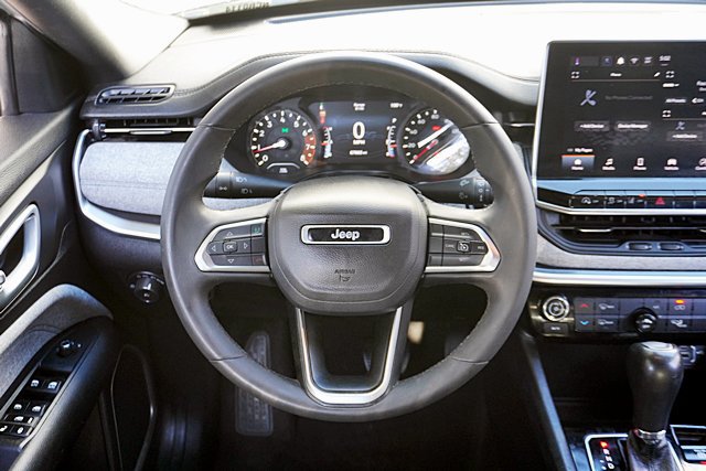 Used 2024 Jeep Compass Latitude AWD/4WD image 28