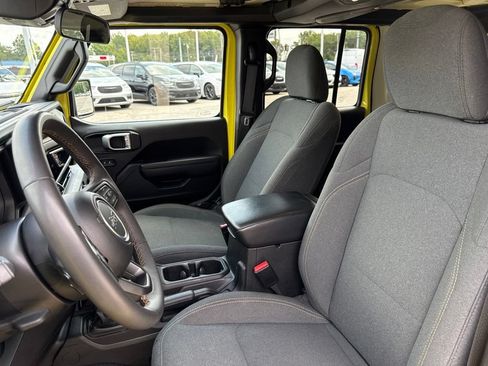 Used 2024 Jeep Wrangler Unlimited Sport AWD/4WD image 38