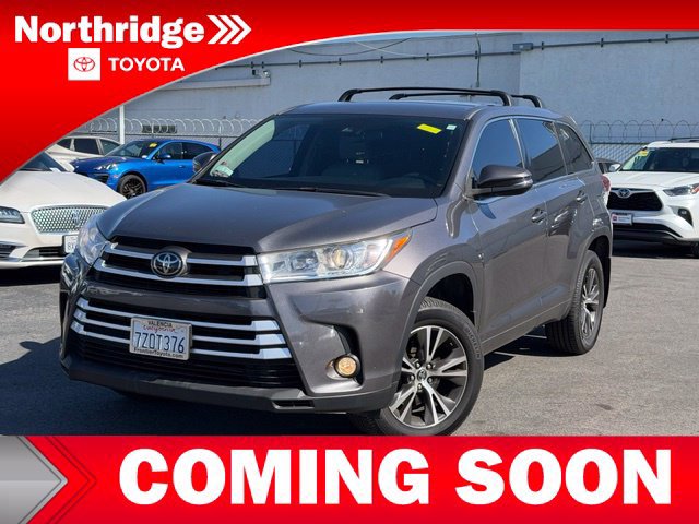 Used 2017 Toyota Highlander Plus FWD image 1