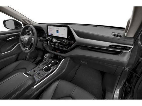 Used 2025 Toyota Highlander Limited FWD image 14