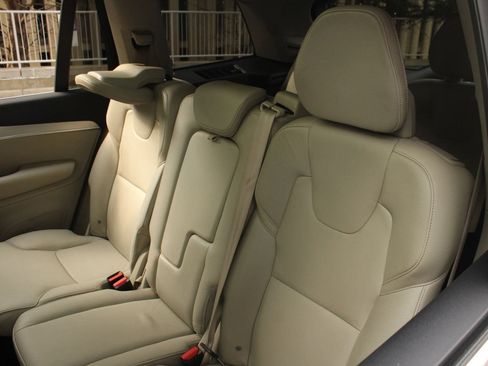 Used 2017 Volvo XC90 T6 Momentum AWD/4WD image 18