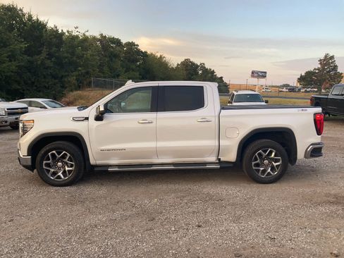 Used 2023 GMC Sierra 1500 SLT AWD/4WD image 2