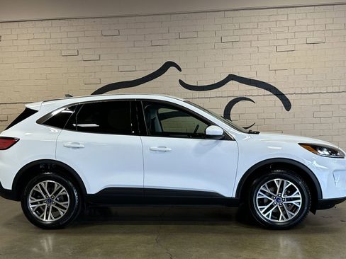 Used 2022 Ford Escape SEL AWD/4WD image 3