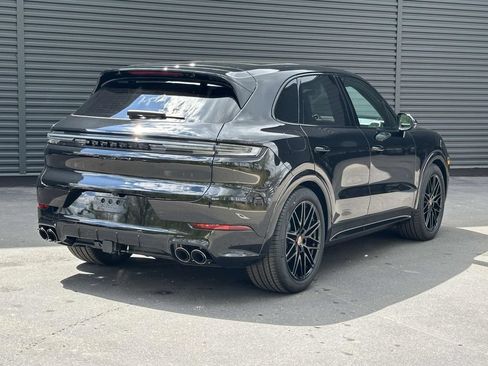 New 2026 Porsche Cayenne GTS AWD/4WD image 5