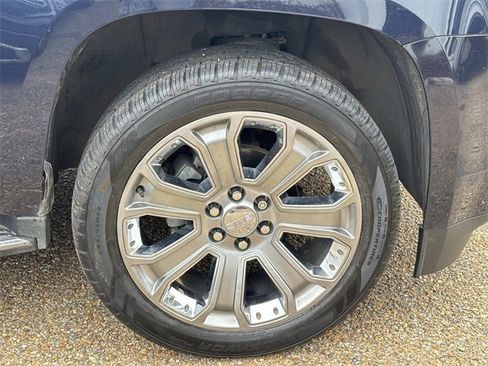 Used 2019 GMC Yukon XL SLT w/ Open Road Package image 5