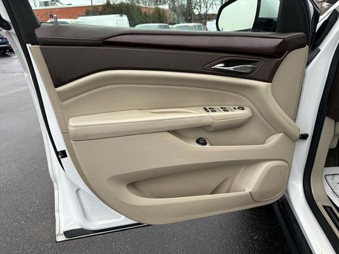 Used 2011 Cadillac SRX Luxury image 19