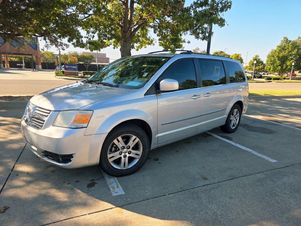 Used 2010 Dodge Grand Caravan SXT FWD image 2