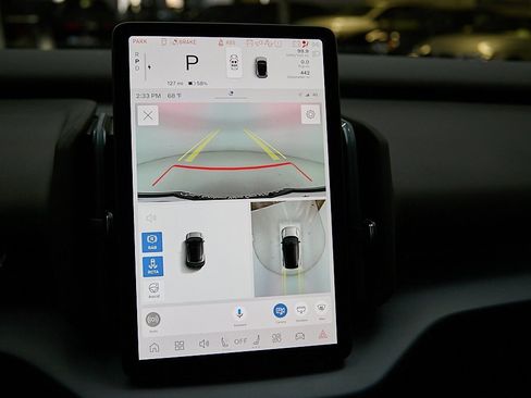 Certified 2025 Volvo EX30 Ultra w/ Climate Package image 29