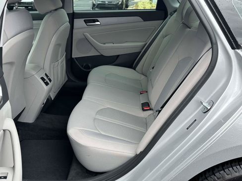 Used 2019 Hyundai Sonata SEL w/ Tech Package 02 FWD image 8
