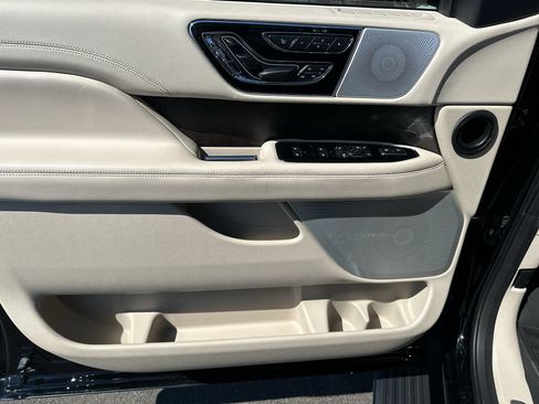 Used 2018 Lincoln Navigator L Reserve w/ Technology Package AWD/4WD image 19