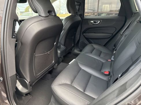 Used 2025 Volvo XC60 B5 Plus image 40