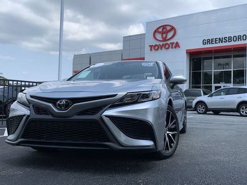 Used 2024 Toyota Camry SE w/ Convenience Package FWD image 1
