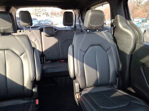 Used 2022 Chrysler Pacifica Touring-L w/ S Appearance Package image 20