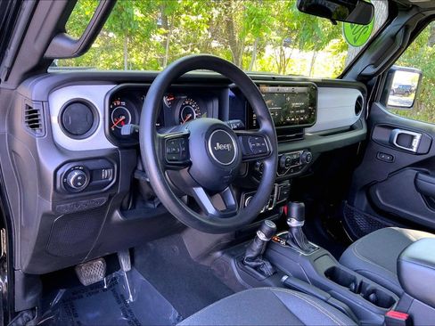 Certified 2024 Jeep Gladiator Sport AWD/4WD image 12