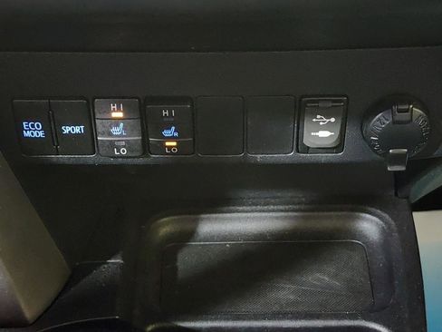 Used 2017 Toyota RAV4 Limited AWD/4WD image 25