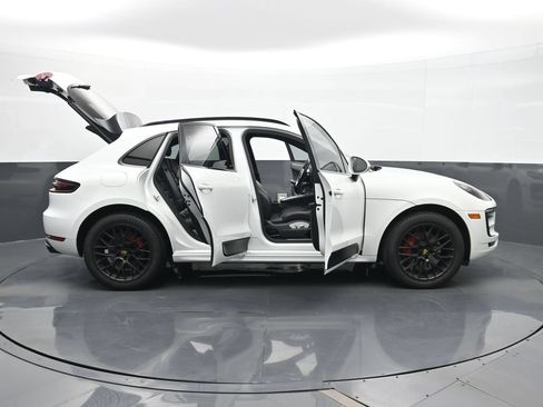 Certified 2018 Porsche Macan GTS AWD/4WD image 33