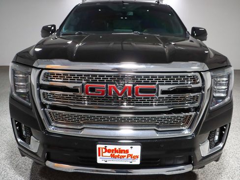 Used 2022 GMC Yukon SLT w/ SLT Premium Package image 4