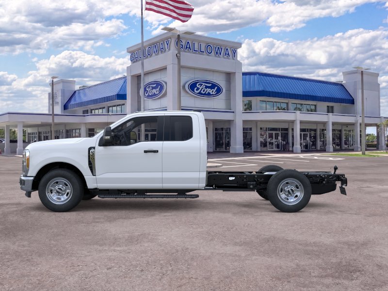 New 2025 Ford F350 XL w/ XL Chrome Package RWD image 3