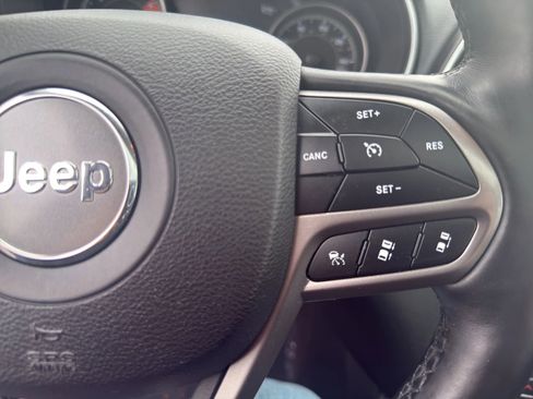 Used 2019 Jeep Cherokee Limited w/ Luxury Group AWD/4WD image 23