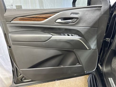 Used 2022 Cadillac Escalade Premium Luxury image 27