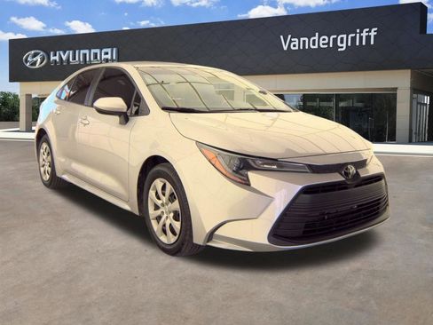 Used 2023 Toyota Corolla LE FWD image 2