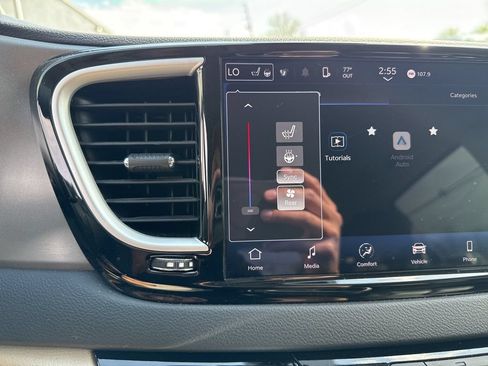 Used 2023 Chrysler Pacifica Touring-L FWD image 36