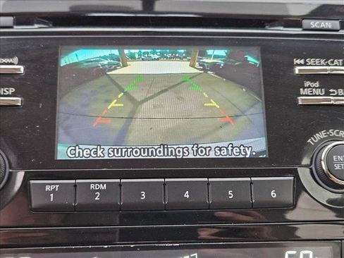 Used 2017 Nissan Rogue SV FWD image 11