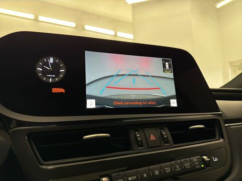 Used 2023 Lexus ES 300h w/ Luxury Package FWD image 26