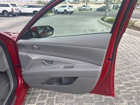 New 2025 Hyundai Elantra SEL image 23