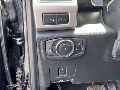 Used 2020 Ford F450 Lariat w/ Lariat Value Package AWD/4WD image 29