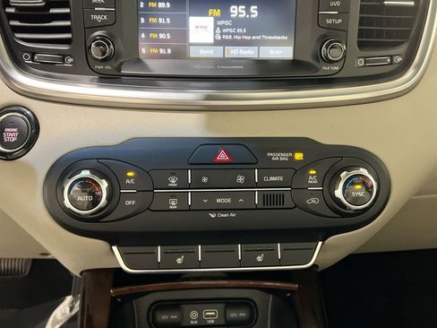 Used 2017 Kia Sorento EX w/ EX Advanced Touring Package image 19