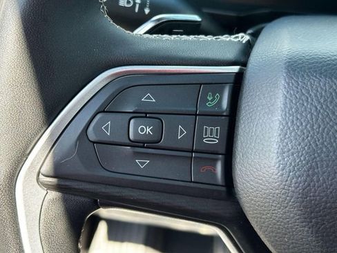 Used 2024 Jeep Grand Cherokee L Altitude AWD/4WD image 18
