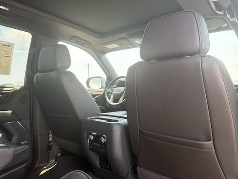 Used 2023 GMC Yukon Denali RWD image 17