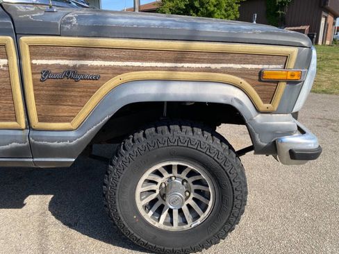 Used 1989 Jeep Grand Wagoneer AWD/4WD image 32
