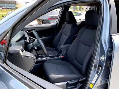 Used 2023 Toyota Corolla Cross LE image 7