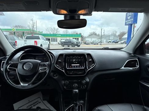 Used 2019 Jeep Cherokee Limited image 25