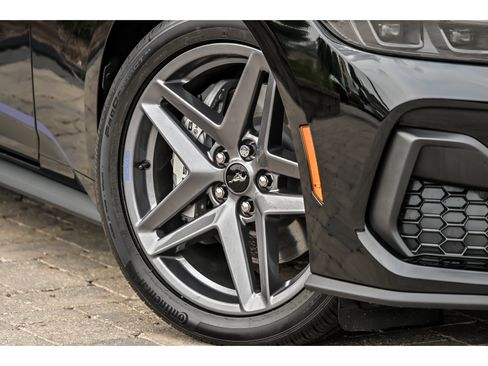 Used 2025 Ford Mustang GT Premium RWD image 3