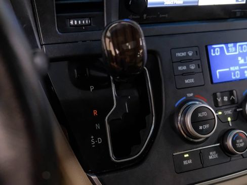 Used 2016 Toyota Sienna XLE w/ XLE Navigation Package FWD image 32